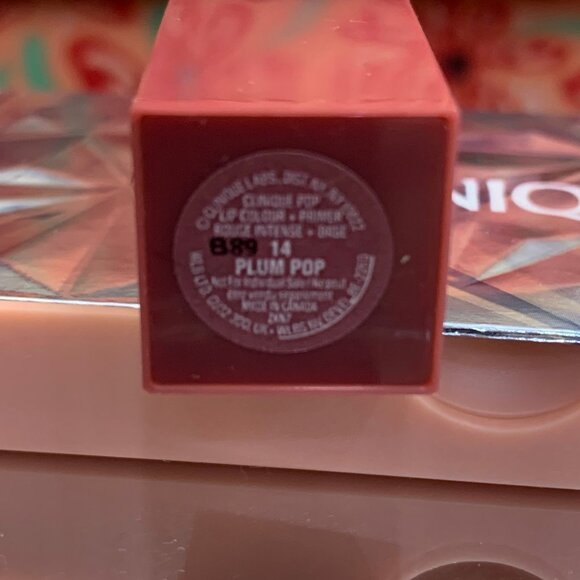 Clinique Eyeshadow-blush, Mascara, Lipstick, makeup remover w/ cosmetic bag - Picture 2 of 6